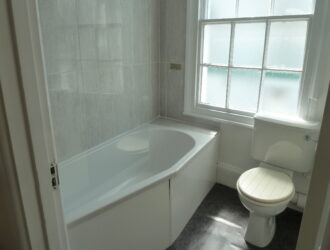Bright and airy top floor flat in town centre | 2 bedroom