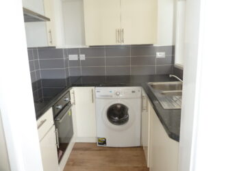 Bright and airy top floor flat in town centre | 2 bedroom