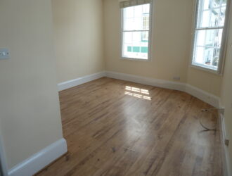 Bright and airy top floor flat in town centre | 2 bedroom