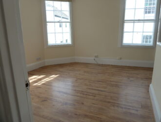Bright and airy top floor flat in town centre | 2 bedroom