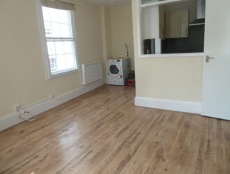 Bright and airy top floor flat in town centre | 2 bedroom